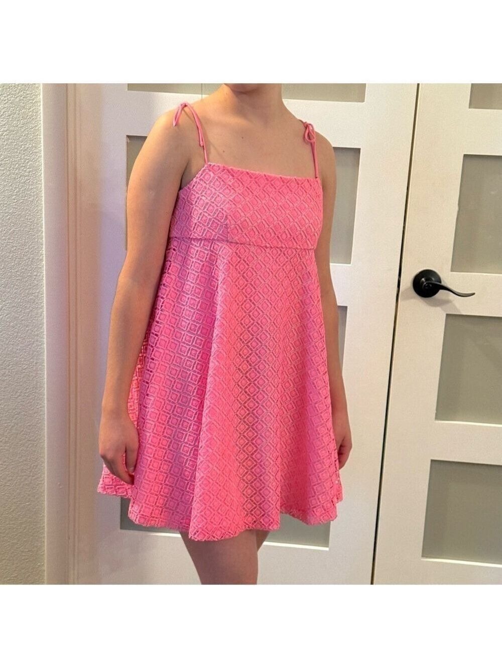 AMANDA UPRICHARD Kellyann Mini Dress in Shockibg Pink. Size S